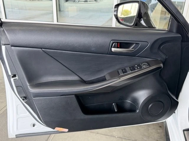 2021 Lexus IS 3rd Gen - Image 18 of 31