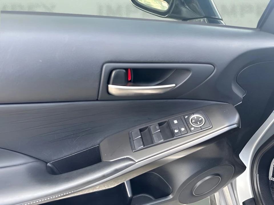 2021 Lexus IS 3rd Gen - Image 15 of 20