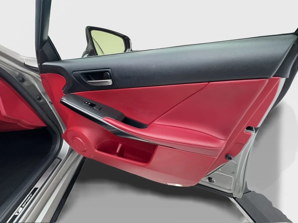 2021 Lexus IS 3rd Gen - Image 20 of 31