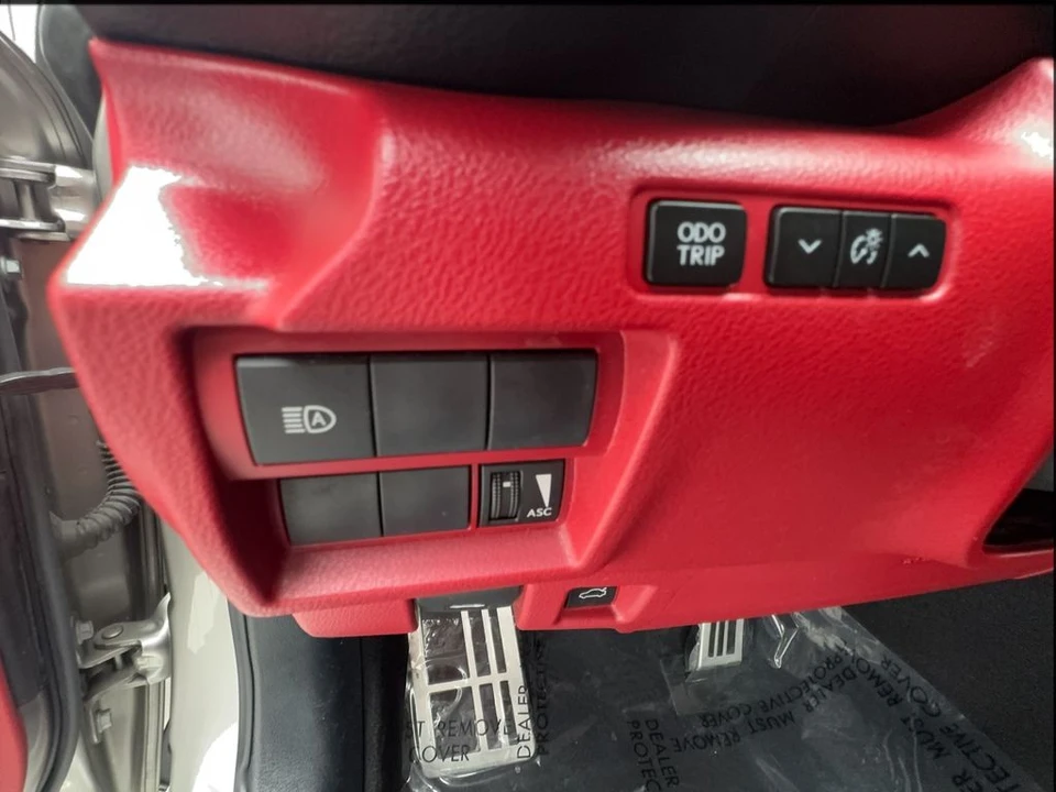 2021 Lexus IS 3rd Gen - Image 26 of 31