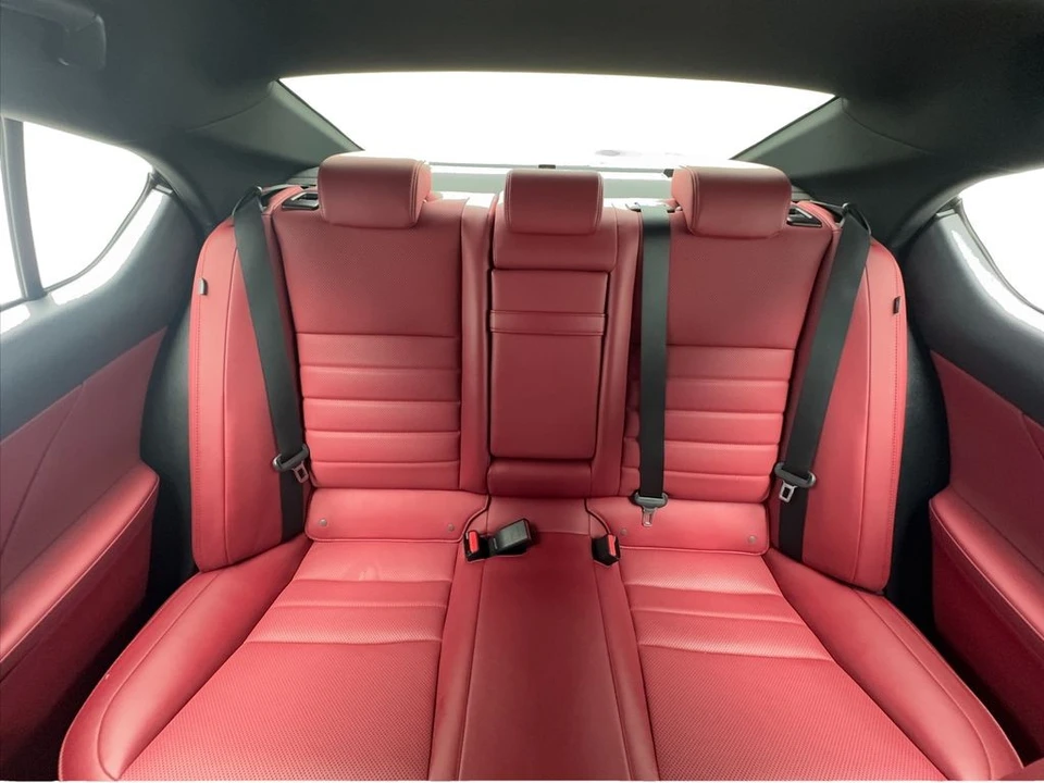 2021 Lexus IS 3rd Gen - Image 18 of 31