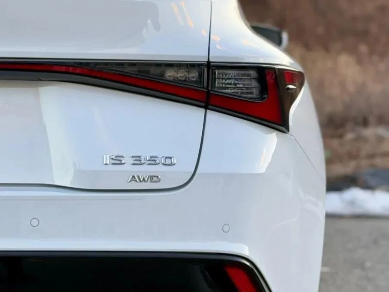 2021 Lexus IS 3rd Gen - Image 9 of 12