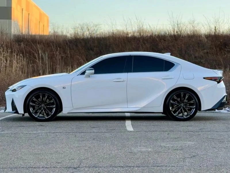 2021 Lexus IS 3rd Gen - Image 5 of 12