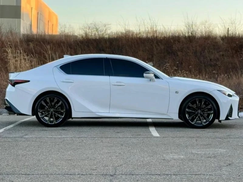 2021 Lexus IS 3rd Gen - Image 11 of 12