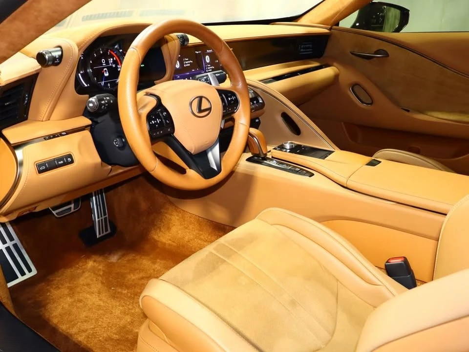 2021 Lexus LC - Image 18 of 20