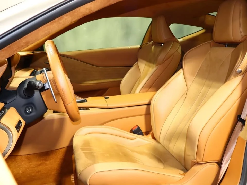 2021 Lexus LC - Image 17 of 20
