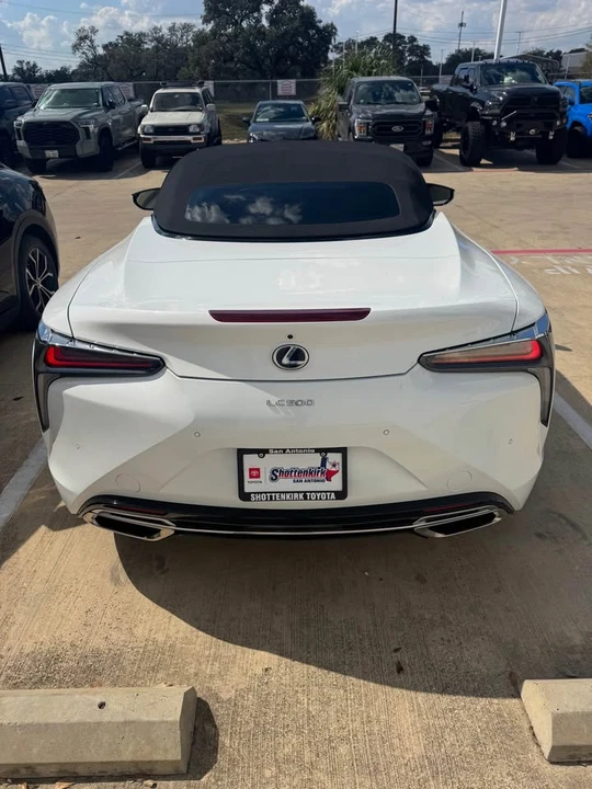 2021 Lexus LC - Image 8 of 8