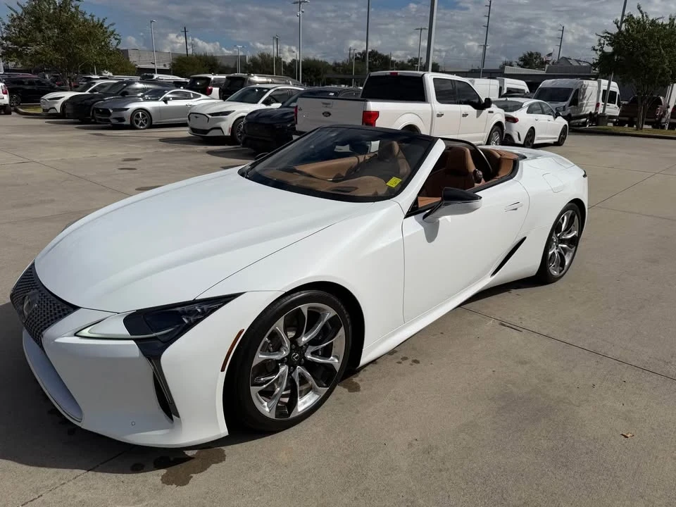 2021 Lexus LC - Image 9 of 17