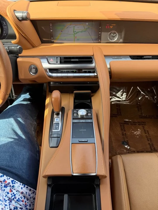 2021 Lexus LC - Image 14 of 17