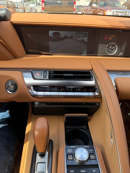2021 Lexus LC - Image 16 of 17