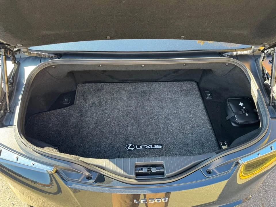 2021 Lexus LC - Image 18 of 19