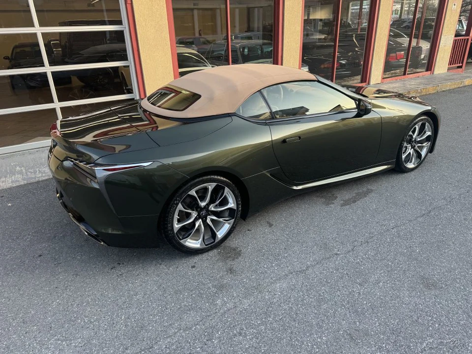 2021 Lexus LC - Image 14 of 21