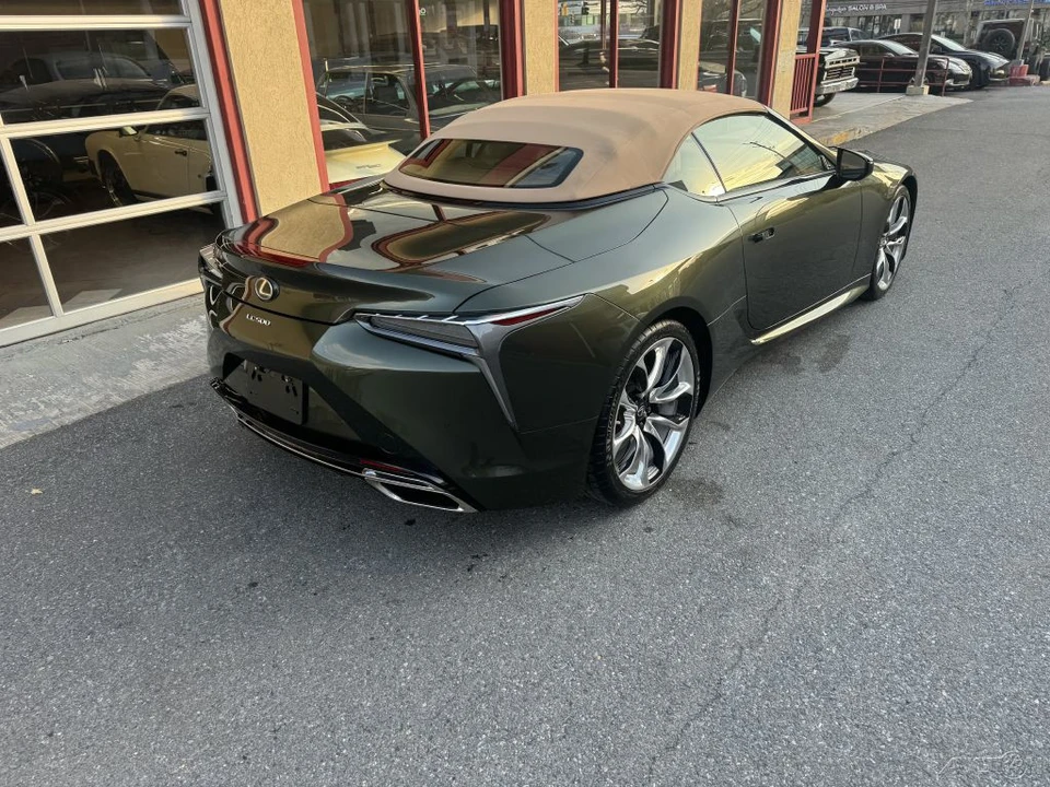 2021 Lexus LC - Image 18 of 21