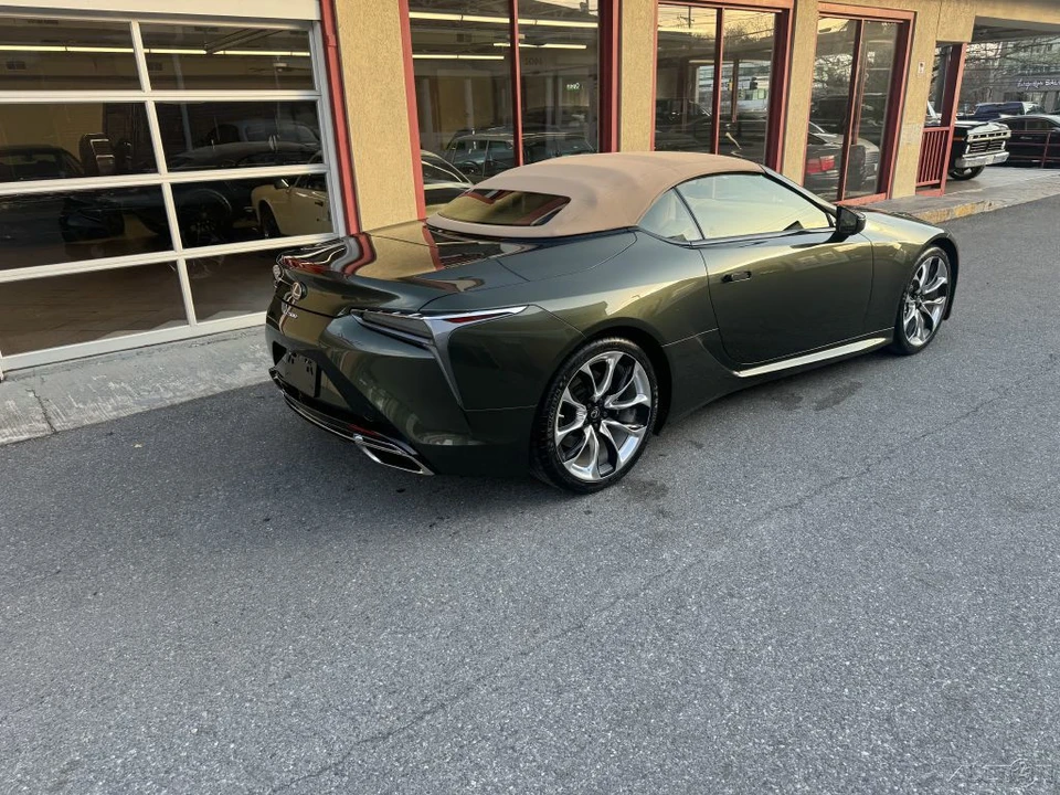 2021 Lexus LC - Image 16 of 21