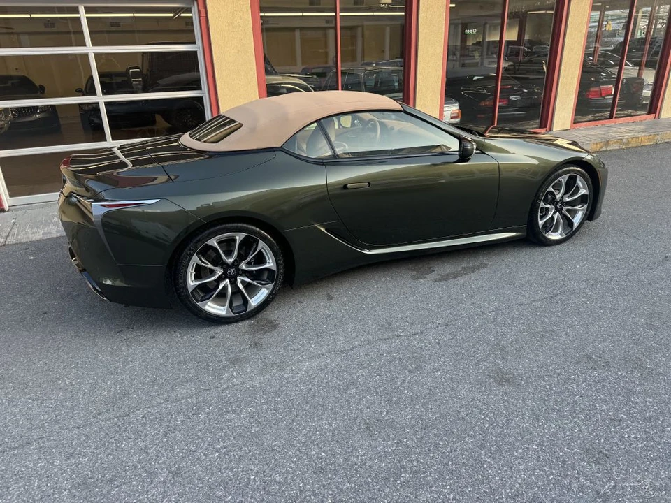 2021 Lexus LC - Image 13 of 21