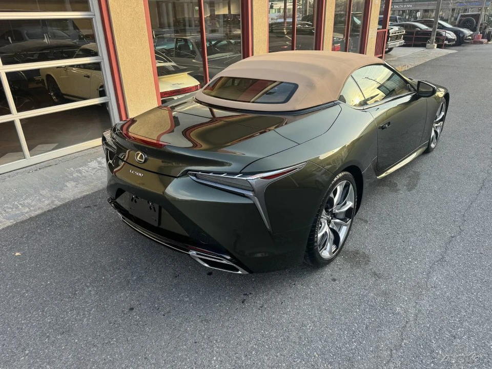 2021 Lexus LC - Image 19 of 21