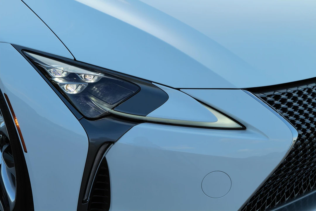 2021 Lexus LC - Image 29 of 31