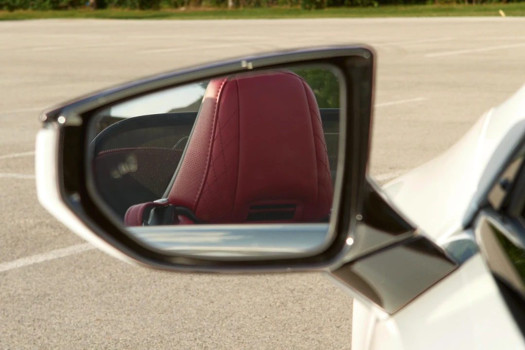 2021 Lexus LC - Image 18 of 31