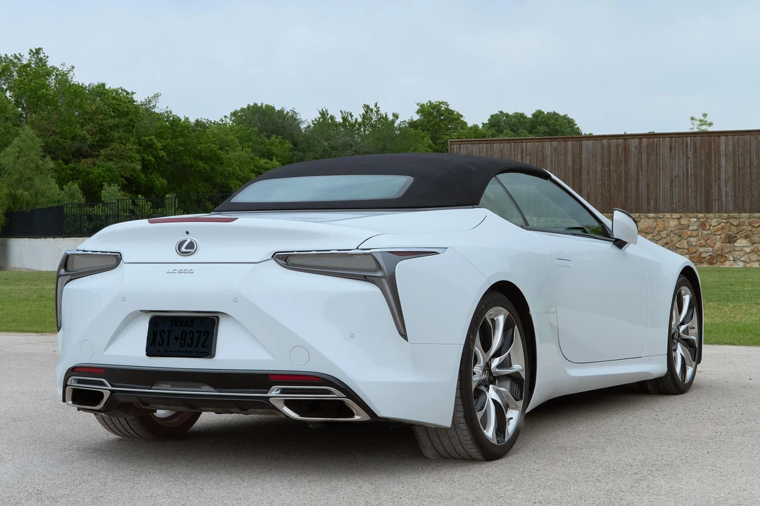 2021 Lexus LC - Image 12 of 31