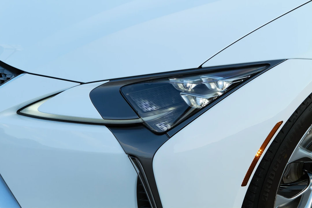 2021 Lexus LC - Image 17 of 31