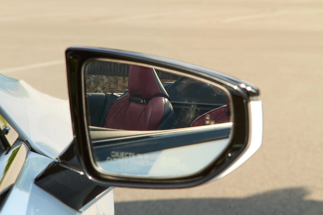 2021 Lexus LC - Image 27 of 31