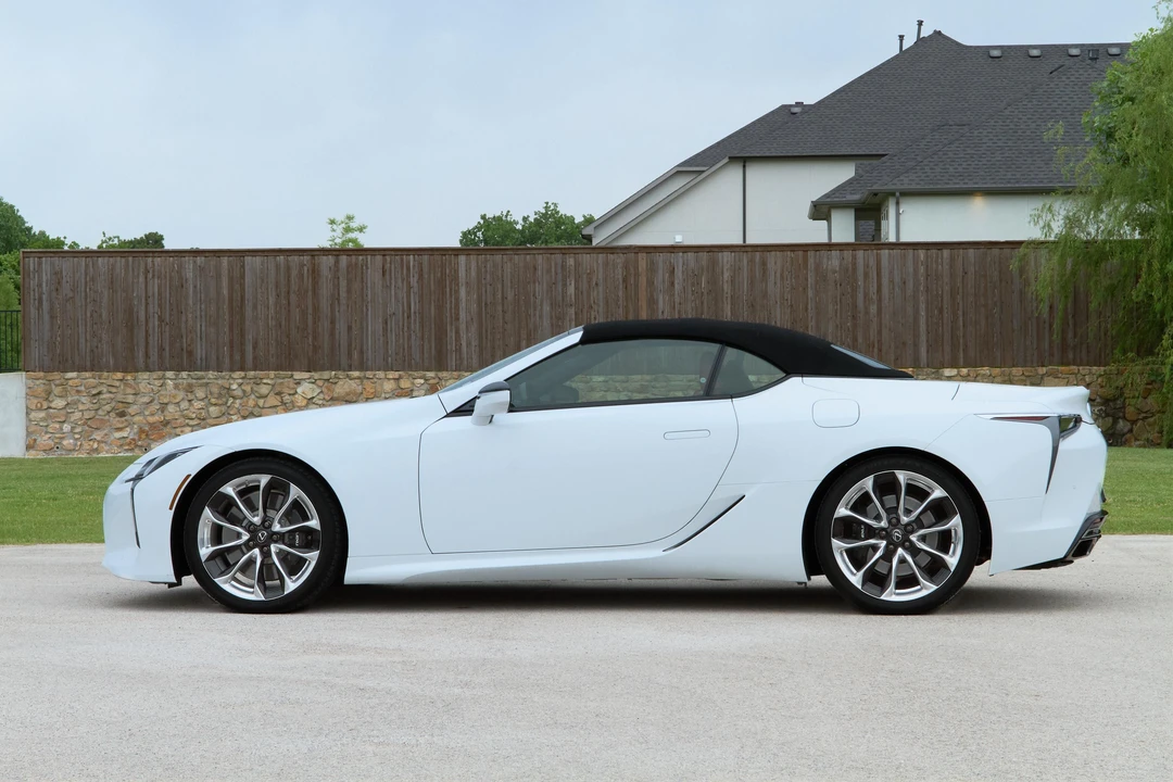 2021 Lexus LC - Image 8 of 31