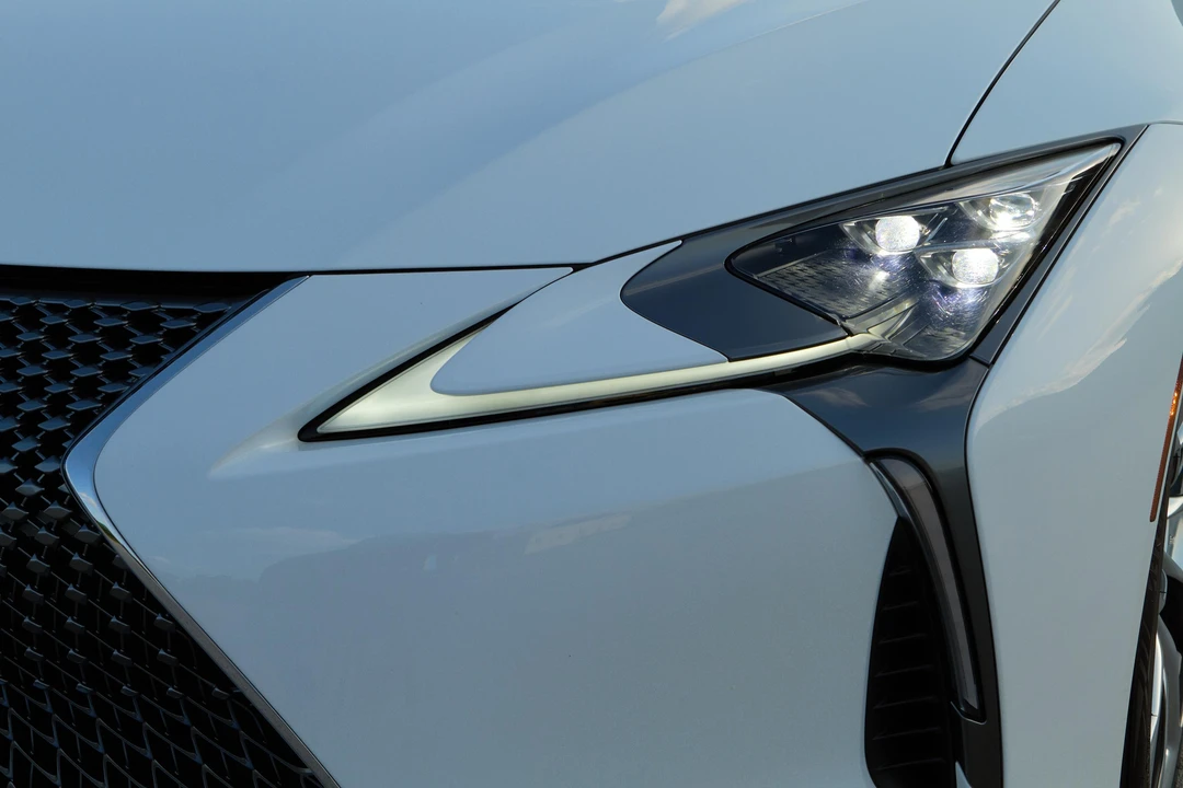 2021 Lexus LC - Image 16 of 31