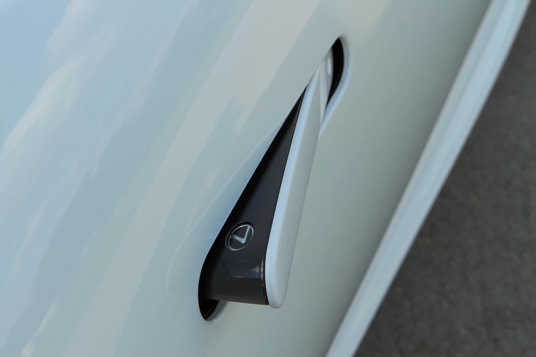 2021 Lexus LC - Image 26 of 31