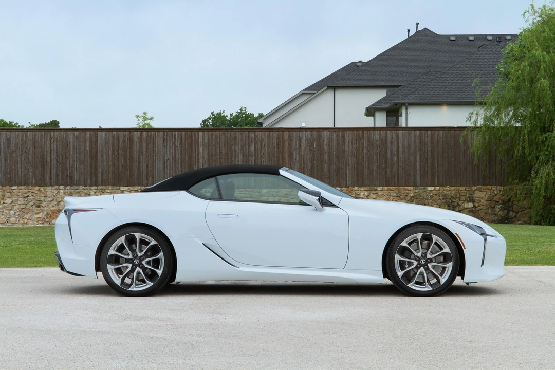 2021 Lexus LC - Image 13 of 31