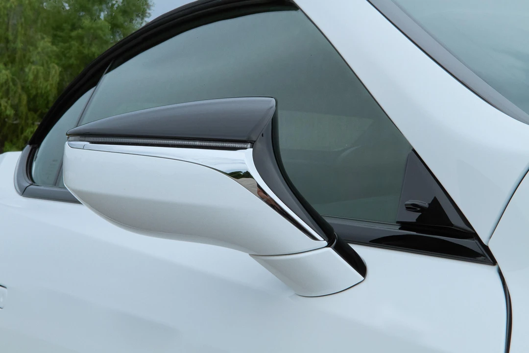 2021 Lexus LC - Image 28 of 31
