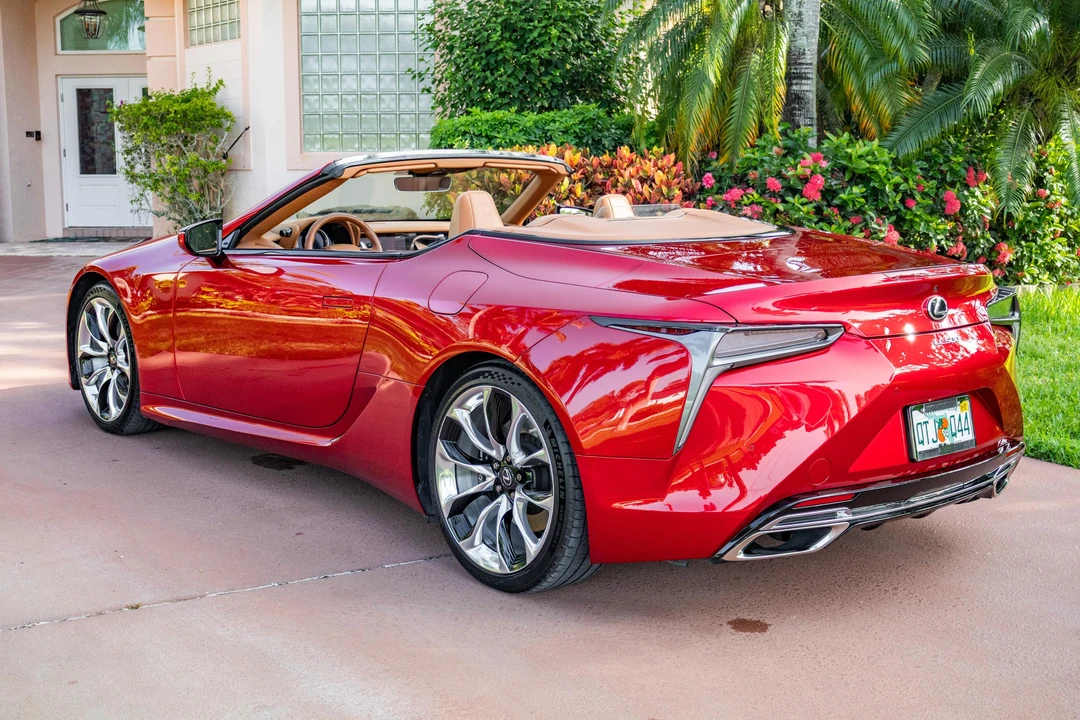2021 Lexus LC - Image 9 of 31