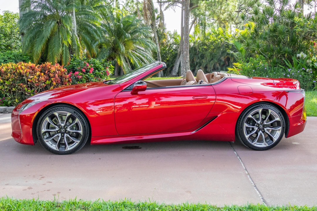 2021 Lexus LC - Image 8 of 31
