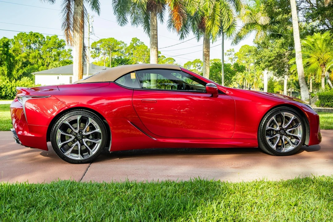 2021 Lexus LC - Image 16 of 31