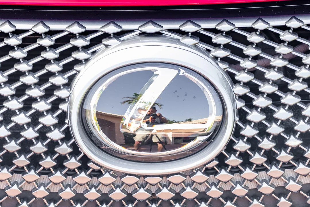 2021 Lexus LC - Image 28 of 31