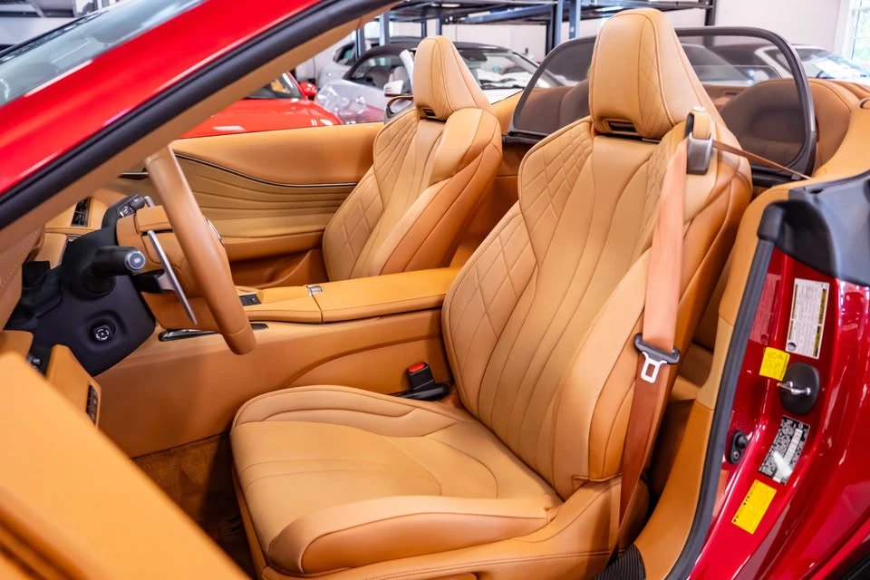 2021 Lexus LC - Image 17 of 20