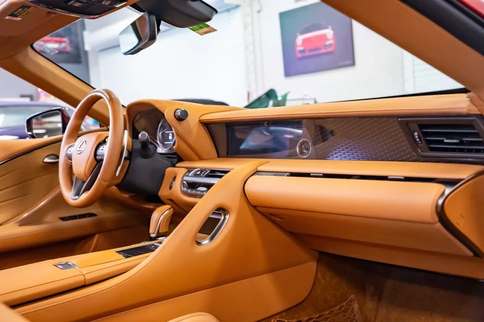 2021 Lexus LC - Image 16 of 20