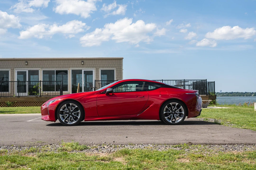 2021 Lexus LC - Image 12 of 31