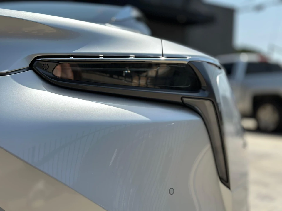 2021 Lexus LC - Image 28 of 31