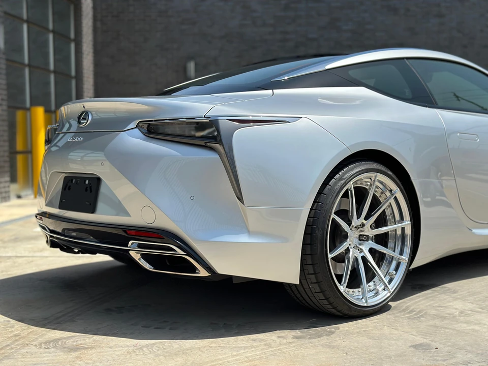 2021 Lexus LC - Image 29 of 31
