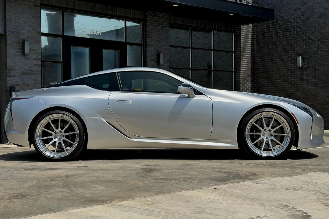 2021 Lexus LC - Image 11 of 31