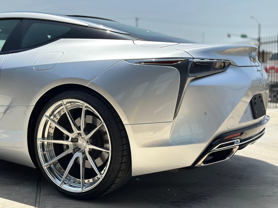 2021 Lexus LC - Image 24 of 31