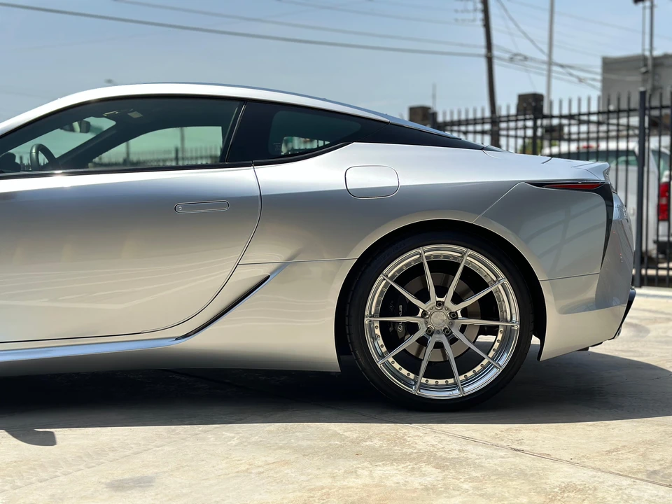 2021 Lexus LC - Image 23 of 31