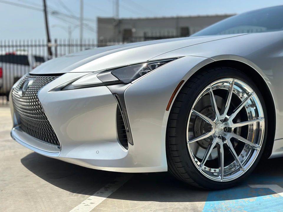 2021 Lexus LC - Image 18 of 31