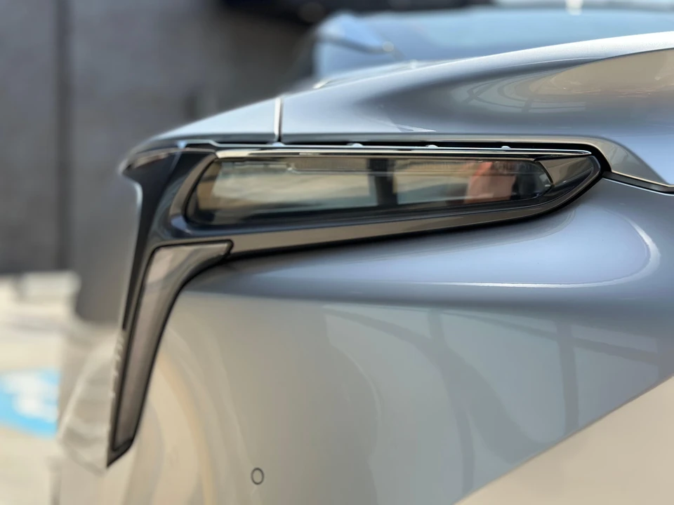 2021 Lexus LC - Image 26 of 31