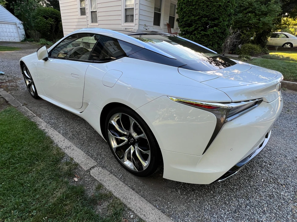 2021 Lexus LC - Image 11 of 31