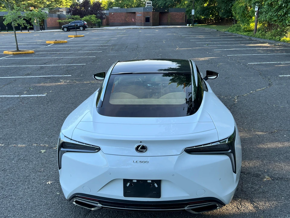 2021 Lexus LC - Image 13 of 31