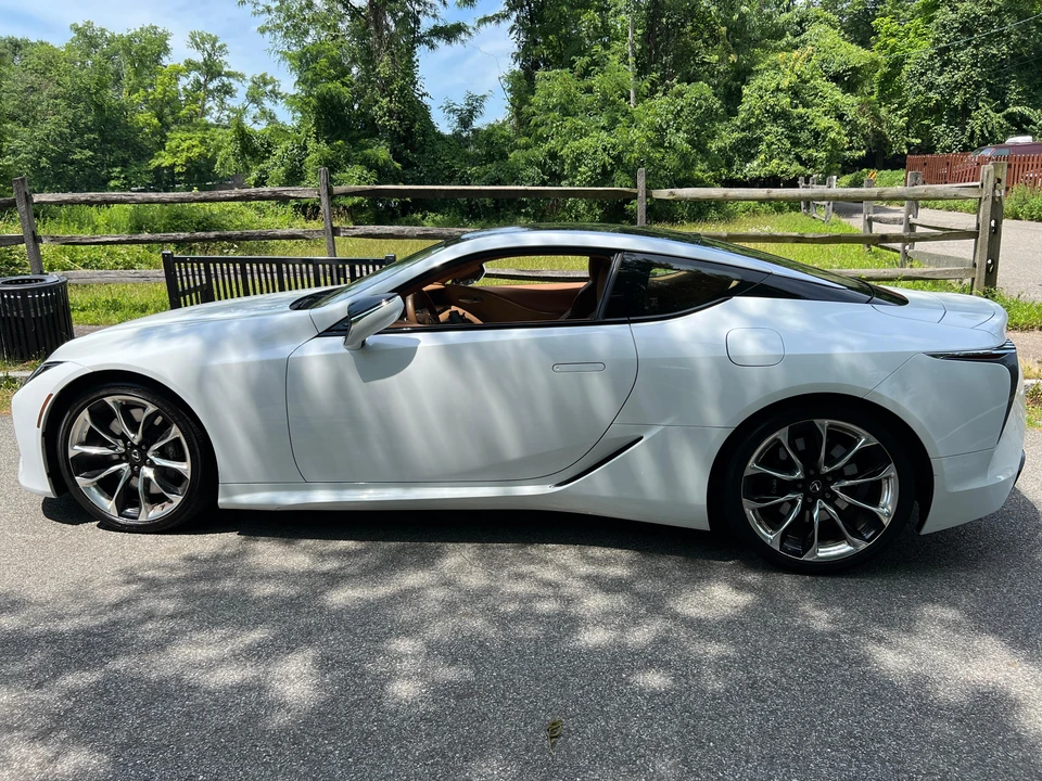 2021 Lexus LC - Image 8 of 31