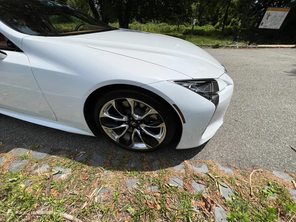 2021 Lexus LC - Image 18 of 31