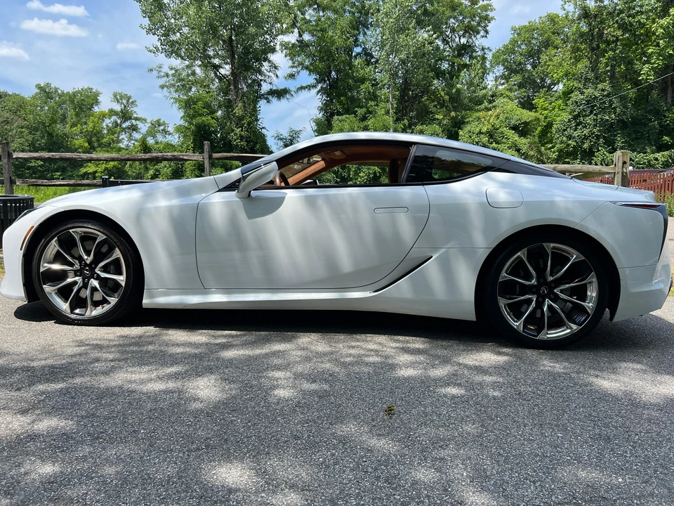 2021 Lexus LC - Image 9 of 31
