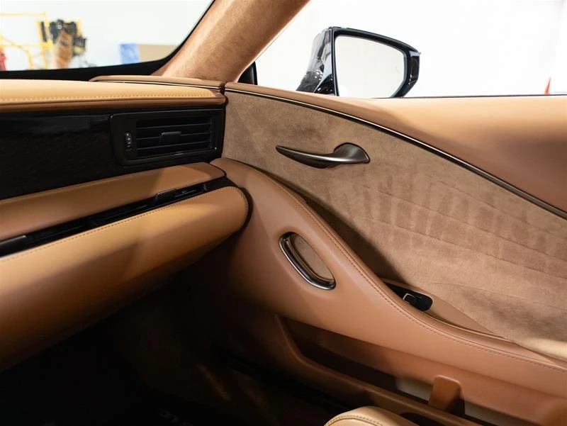 2021 Lexus LC - Image 17 of 17